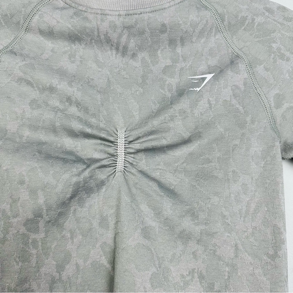 Gymshark NWOT Adapt Animal Seamless Short Sleeve Tee In Butterfly Grey Size XS - Picture 2 of 7